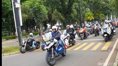 Momen Anies Bonceng Anak Naik Moge