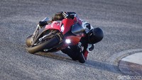 Harga yang cukup fantastis itu tentu saja tak membuat gentar pecintanya yang ingin menjajal super bike dari BMW Motorrad ini. Istimewa/Dok. BMW.