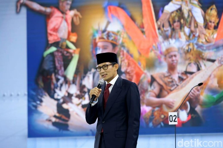 KTP Sandiaga Vs 3 Kartu Sakti Maruf Amin KTP Sandiaga Vs 3 Kartu Sakti Maruf Amin