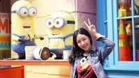 Karnsita berpose bareng minions. Sampai saat ini, Karnsita masih belum menemukan tambatan hatinya. Mungkin ada traveler yang berminat? Selain uang tunai, ayah Karnsita juga siap memberikan 10 kendaraan dan sebuah rumah sebagai hadiah bagi calon mantunya. (Facebook/Karnsita Rodthong)
