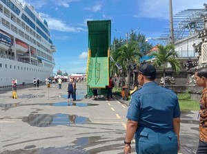 Dua Kapal Pesiar Berisi Ratusan Wisman Bersandar di Pelabuhan Benoa