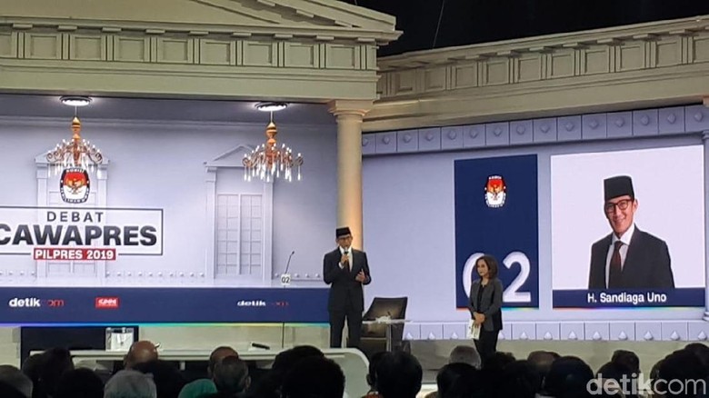 Sandiaga Ucapkan Selamat Ultah ke Maruf Amin di Panggung Debat Cawapres Sandiaga Ucapkan Selamat Ultah ke Maruf Amin di Panggung Debat Cawapres