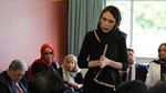 Potret PM New Zealand Berkerudung Saat Temui Keluarga Korban Teror