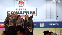 Debat yang digelar di Hotel Sultan tersebut saling memaperkan visi dan misi kedua cawapres.