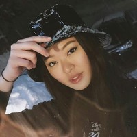 Saat pacaran dengan Joal Ong, keduanya membuat chanel Youtube bersama yang memperlihatkan kehidupan mereka sebagai sepasang kekasih. Sayangnya kedunya putus. Lebih memalukannya lagi, video intim mereka tersebar. (Foto: Instagram/@bellywellyjelly)