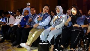 Barisan Depan Pendukung Sandiaga di Debat Cawapres
