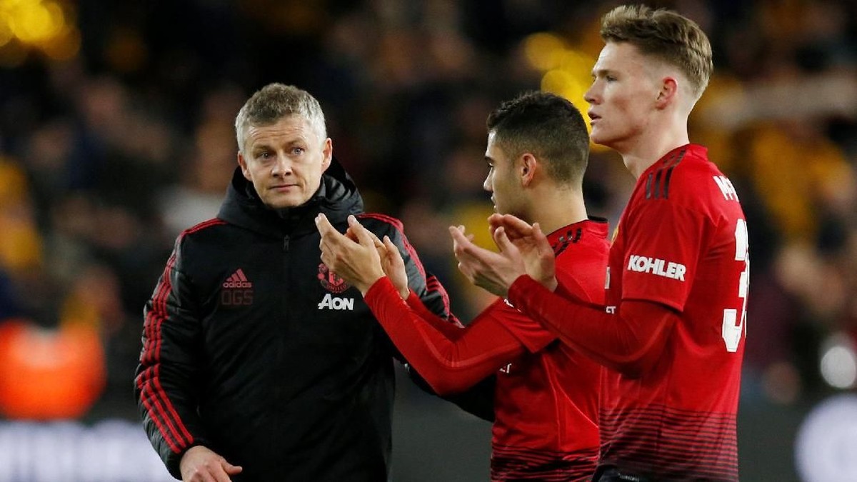 Manajer Manchester United, Ole Gunnar Solskjaer, bersama Andreas Pereira dan Scott McTominay. (Foto: Andrew Yates/Reuters)