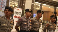 Selama debat dimulai pengamanan terus diperketat.