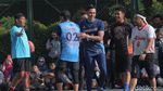Begini Gaya Sandi dan AHY Main Basket