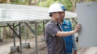 Kapasitas pembangkit yang digunakan untuk menerangi 1.243 pelanggan dengan demand 44 kilo watt (kW) ini tercatat sebesar 80 kilo watt peak (kWp) yang dilengkapi inverter berkapasitas 1.000 kVA, baterai kapasitas 350 kWh dan genset kapasitas 100 kVA. Dok. PLN Babel.