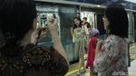 Begini Antusias Warga Jajal MRT di Hari Libur