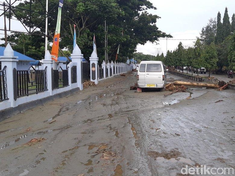 Awas! Di Jayapura Ada Pengungsi Siluman Ngaku-ngaku Korban Banjir Awas! Di Jayapura Ada Pengungsi Siluman Ngaku-ngaku Korban Banjir