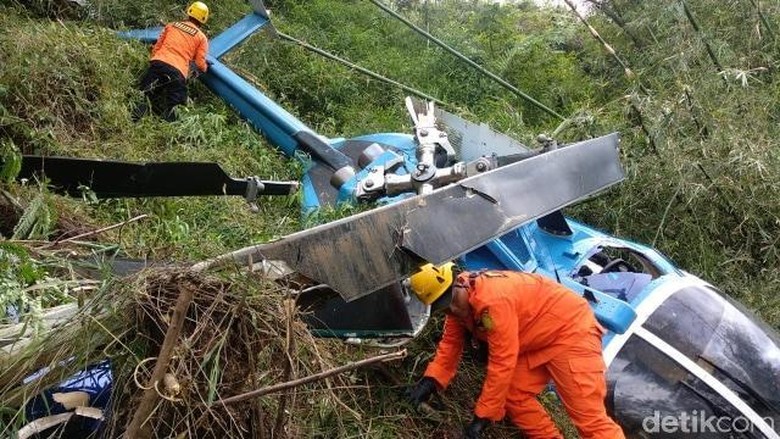 KNKT Evakuasi Kotak Hitam Helikopter Jatuh di Tasikmalaya KNKT Evakuasi Kotak Hitam Helikopter Jatuh di Tasikmalaya
