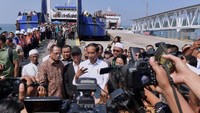 Dengan luas lapangan penumpukan mencapai 6.061 meter persegi menjadikan pelabuhan tersebut dapat menampung peti kemas hingga 20.000 TEUs per tahun dari yang sebelumnya hanya mampu menampung sebanyak 7.000 TEUs per tahun. Istimewa/Kris/Biro Pers Setpres.