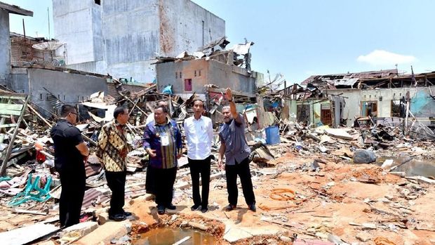 Jokowi Santuni Rp 1,4 M ke Warga Pengungsi Ledakan Bom Sibolga