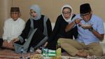 Pelukan Ibunda untuk Sandi Jelang Debat Cawapres