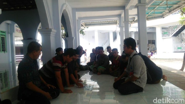 Jemaah yang Tunggu Meteor Jatuh di Ponpes Malang Terancam Golput Jemaah yang Tunggu Meteor Jatuh di Ponpes Malang Terancam Golput