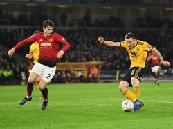 Diogo Jota lantas membawa Wolves unggul 2-0 enam menit berselang. Sepakannya tak mampu dibendung Romero, yang harus memungut bola untuk kedua kalinya. (Foto: Michael Regan/Getty Images)