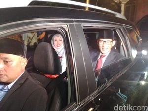 Bareng Istri, Sandiaga Tinggalkan Kediaman Menuju Lokasi Debat Cawapres