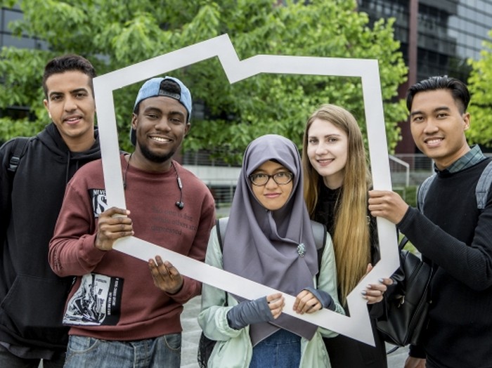 Ilustrasi mahasiswa dan mahasiswi Indonesia di Polandia. (go-poland.pl) Ilustrasi mahasiswa dan mahasiswi Indonesia di Polandia. (go-poland.pl)