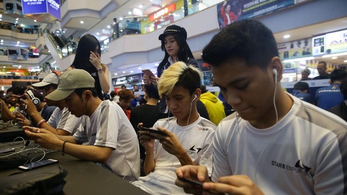 Turnamen NXL Mobile Esport Cup 2019 yang digelar di Mangga Dua Mal, Jakarta, berlangsung meriah. PUBG dan Mobile Legend diperlombakan.