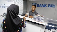 Kehadiran Teras BRI Kapal ini diharapkan bisa menjangkau masyarakat yang berada di kawasan pesisir untuk menikmati layanan perbankan dengan mudah.
