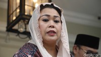 Putri Presiden ke-4 Abdurrahman Wahid, Yenny Wahid juga hadir.