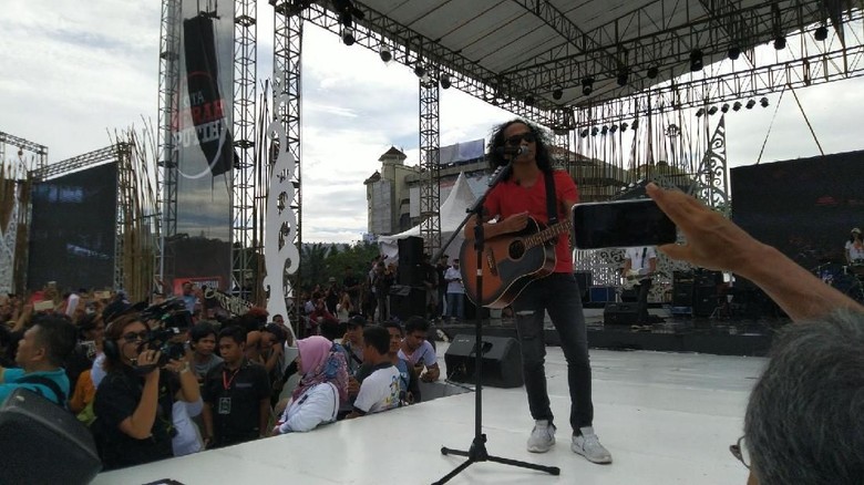 Slank Ajak Blokir Akun Penebar Kebencian Slank Ajak Blokir Akun Penebar Kebencian