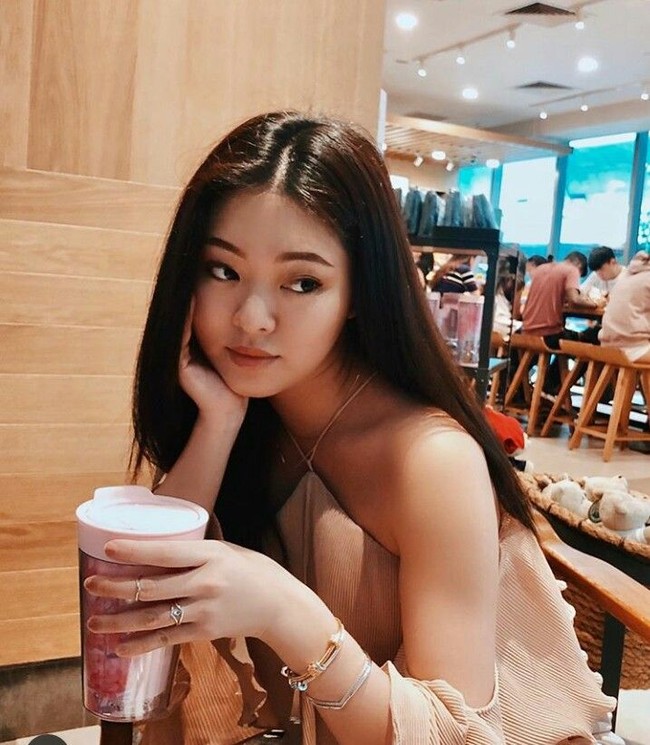 Christabel sendiri punya followers lebih dari 200 ribu. Sebelum menjadi selebgram, nama Christabel telah dikenal sebagai blogger dengan nama Belly Welly Jelly. (Foto: Instagram/@bellywellyjelly)