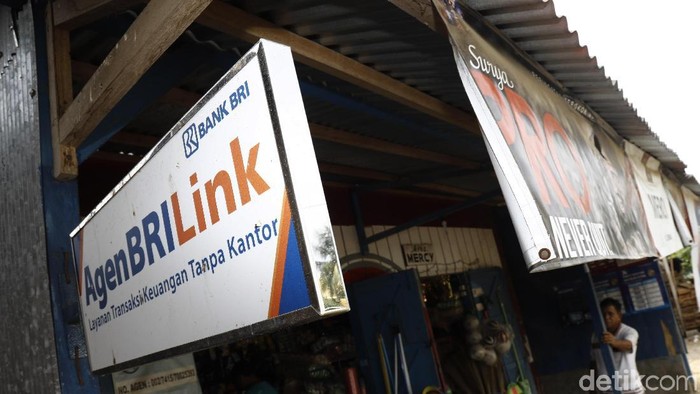 Untuk meningkatkan pelayan ke masyarakat kepulauan Bank BRI memberikan pelayanan keuangan bagi masyarakat dengan mengadeng agen BRILink.