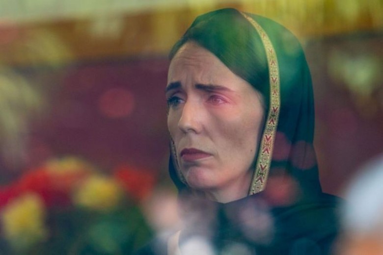 Diskusi dengan Keluarga Korban Teror, PM New Zealand Berkerudung Diskusi dengan Keluarga Korban Teror, PM New Zealand Berkerudung