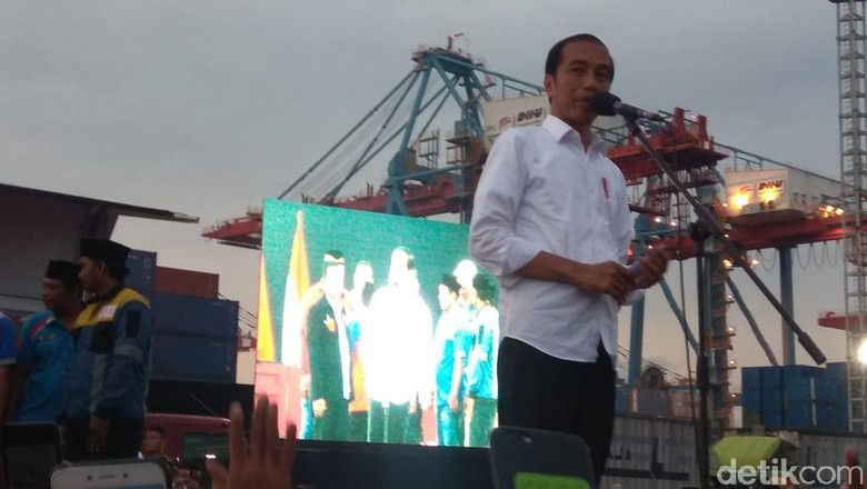 Jokowi: Pengemudi Itu Profesi Mulia, Bapak Saya Juga Sopir Jokowi: Pengemudi Itu Profesi Mulia, Bapak Saya Juga Sopir
