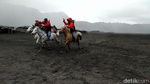 Foto: Balapan Kuda di Gunung Bromo, Seru!