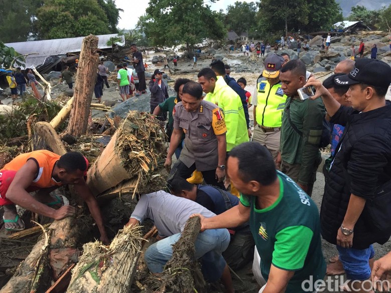 14 Orang Tewas Karena Banjir Bandang di Sentani Kabupaten Jayapura 14 Orang Tewas Karena Banjir Bandang di Sentani Kabupaten Jayapura