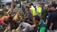 Hingga pagi ini, korban tewas bertambah menjadi 42 orang dan 21 orang luka-luka.