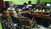 Beberapa menggelar nonton bareng.