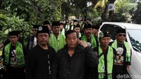 Sebelumnya, Jokowi meminta FBR untuk menyosialisasikan dirinya di setiap kampung-kampung. Ia juga meminta FBR agar aktif memerangi berita hoax.