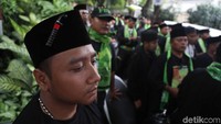 Tujuan kedatangan mereka untuk memberikan dukungan kepada Cawapres nomor urut 01 Maruf Amin pada debat nanti malam di Hotel Sultan.