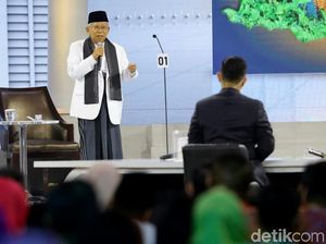 Sandi Sindir Kartu-kartu Jokowi, Maruf: e-KTP Belum Bisa