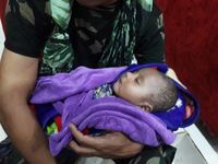 Seorang Bayi Korban Banjir Sentani Diselamatkan dari Reruntuhan Rumah
