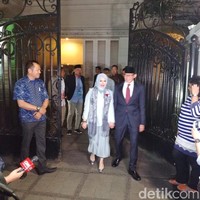 Nur Asia Uno, istri calon wakil presiden nomor urut dua Sandiaga Uno menghadiri debat Cawapres di The Sultan Hotel, Jakarta, Minggu (17/03/2019). Penampilannya ikut mencuri perhatian. Foto: Jeffry Nandy Satria/detikcom