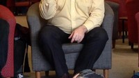 Graystone mengatakan aksinya ini bukan soal agama, melainkan soal persahabatan dan komunitas. Dia mengatakan setiap orang harus memilih antara ketakutan dan persahabatan. (Foto: Dok. Twitter Andrew Graystone)
