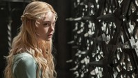 Empat tahun lalu Elle Fanning memerankan Aurora di film fantasi Disney Maleficent. (imdb.)