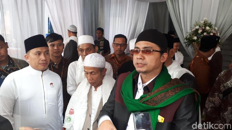 Ulama Bogor-Depok Gelar Doa Bersama dan Deklarasi Dukung Jokowi-Maruf Ulama Bogor-Depok Gelar Doa Bersama dan Deklarasi Dukung Jokowi-Maruf