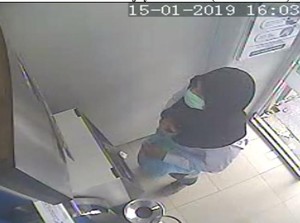 Seperti Ini Gaya Ramyadjie Priambodo Pakai Hijab Saat Bobol ATM