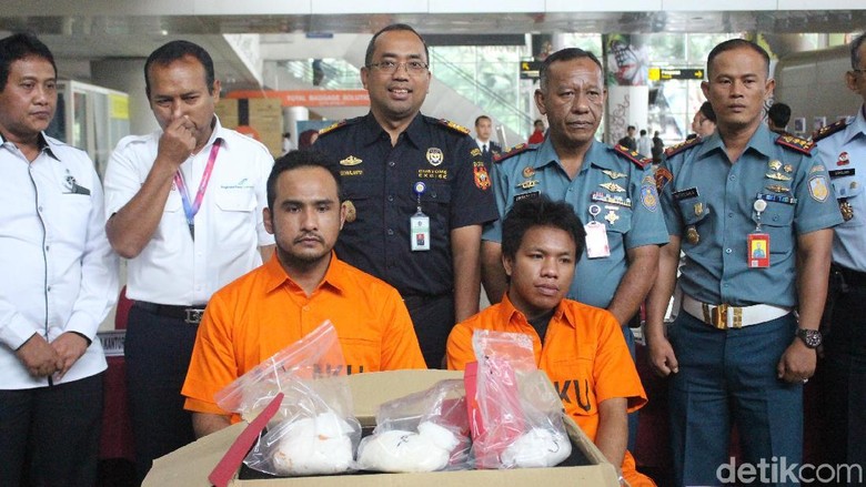 Selundupkan 1 Kg Sabu, WN Malaysia Diamankan di Bandara Juanda Selundupkan 1 Kg Sabu, WN Malaysia Diamankan di Bandara Juanda