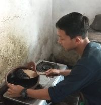 Bukan dari Biji Kopi, Kopi Kreasi Pelajar Ini dari Biji Kedelai Hitam