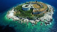 Untuk menarik wisatawan, Montenegro bahkan berani mengiklankan diri sebagai destinasi yang bebas dari Corona. Traveler bahka tidak harus isolasi mandiri selama 14 hari begitu sampai di negara ini. (OHM Mamula Montenegro)