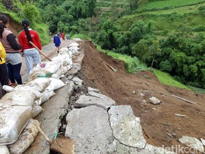 Hati-hati! Ada Longsor di Jalur Selo Boyolali