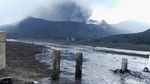 Limpasan Air Membelah Lautan Pasir Gunung Bromo